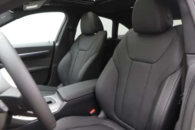 BMW i4 (2025) thumbnail 12