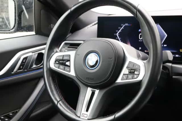 BMW i4 (2023) thumbnail 2
