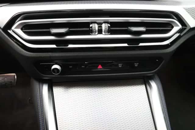 BMW i4 (2023) thumbnail 15