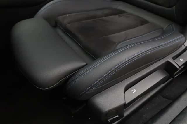 BMW i4 (2023) thumbnail 17