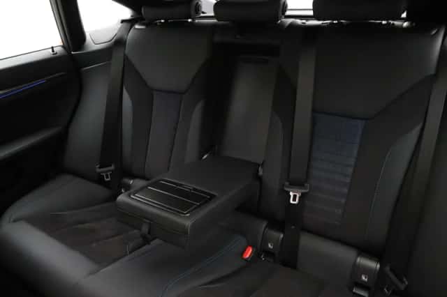 BMW i4 (2023) thumbnail 18