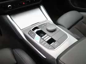 BMW i4 (2023) thumbnail 18