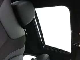 BMW i4 (2023) thumbnail 24