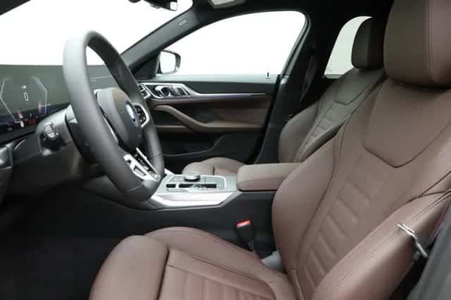 BMW i4 (2026) thumbnail 12