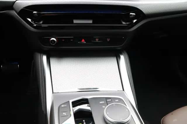 BMW i4 (2026) thumbnail 18