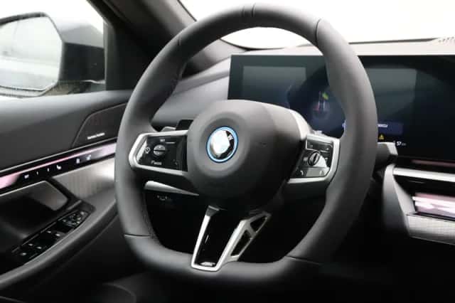 BMW i5 (2026) thumbnail 2