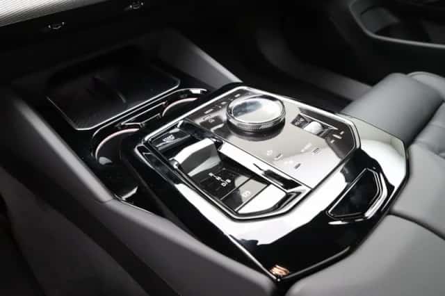 BMW i5 (2026) thumbnail 18
