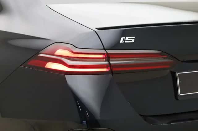 BMW i5 (2026) thumbnail 11
