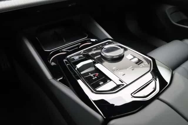 BMW i5 (2026) thumbnail 12