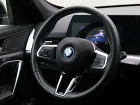 BMW iX1 (2025) thumbnail 2