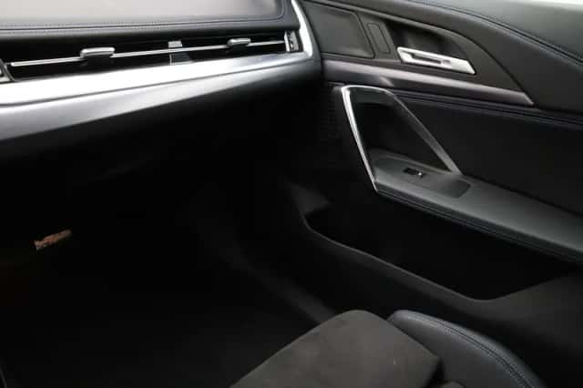 BMW iX1 (2025) thumbnail 15