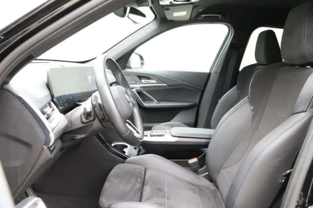 BMW iX1 (2025) thumbnail 5