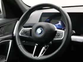 BMW iX1 (2025) thumbnail 2