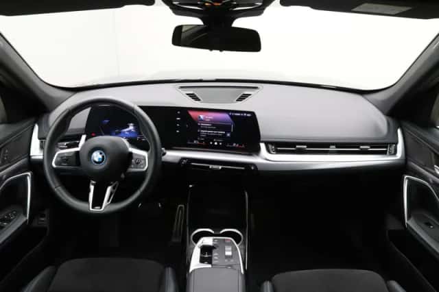 BMW iX1 (2025) thumbnail 13