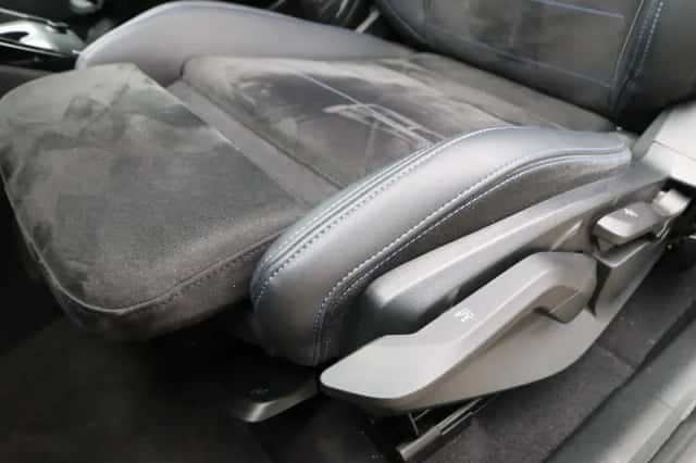 BMW iX1 (2025) thumbnail 16