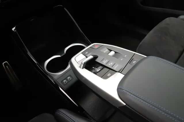 BMW iX1 (2025) thumbnail 18