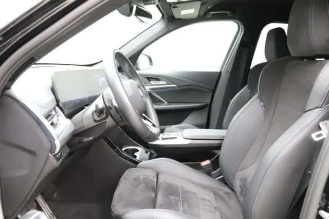 BMW iX1 (2025) thumbnail 5