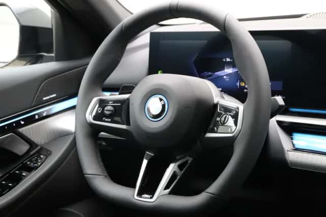 BMW i5 (2026) thumbnail 2