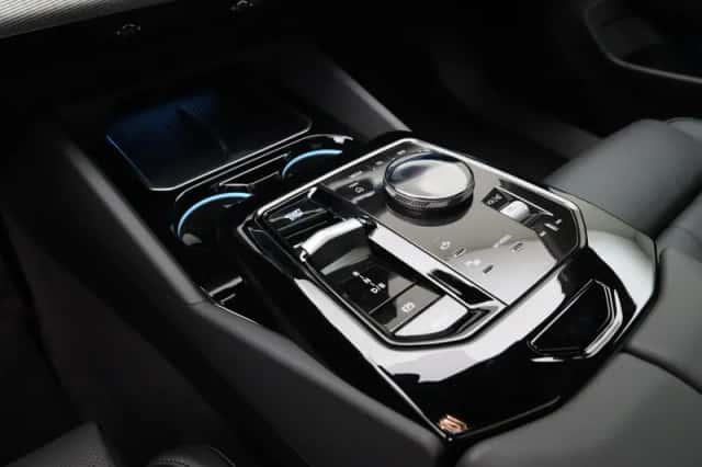 BMW i5 (2026) thumbnail 18