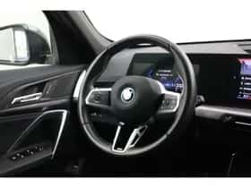 BMW iX1 (2023) thumbnail 2