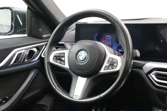 BMW i4 (2022) thumbnail 2