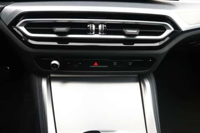 BMW i4 (2022) thumbnail 15