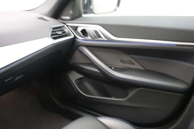 BMW i4 (2022) thumbnail 16