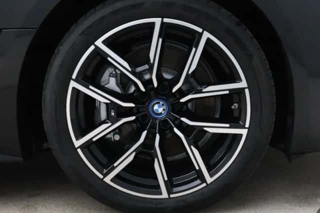 BMW i4 (2022) thumbnail 20