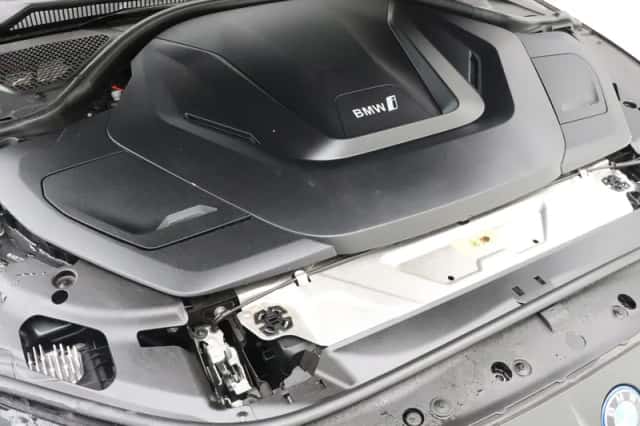 BMW i4 (2022) thumbnail 5
