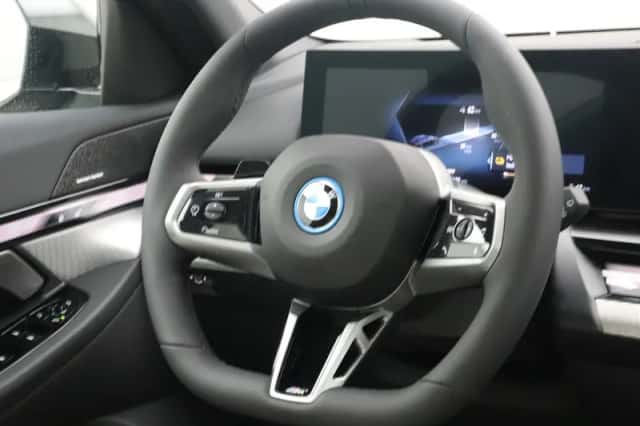 BMW i5 (2026) thumbnail 2