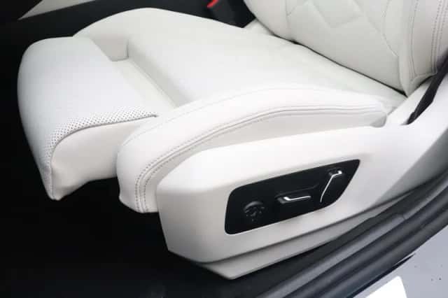 BMW i5 (2026) thumbnail 16
