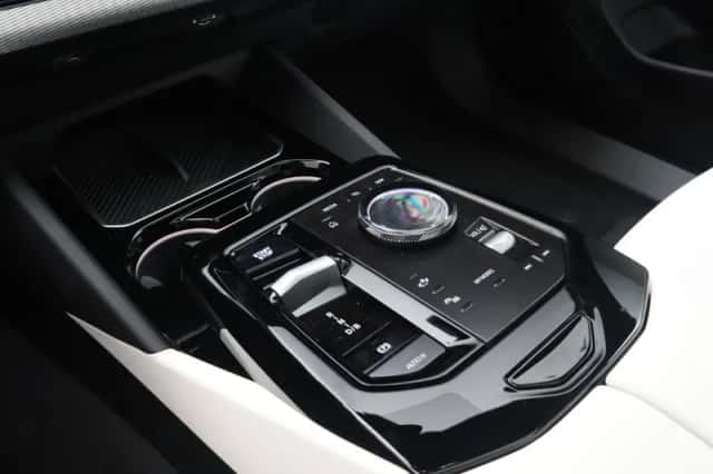BMW i5 (2026) thumbnail 18