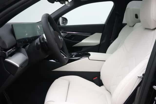 BMW i5 (2026) thumbnail 5