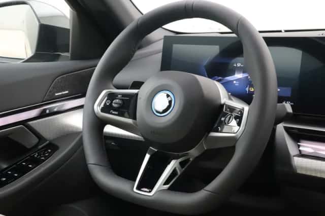 BMW i5 (2026) thumbnail 2