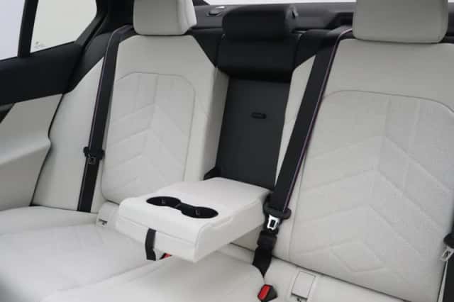 BMW i5 (2026) thumbnail 17