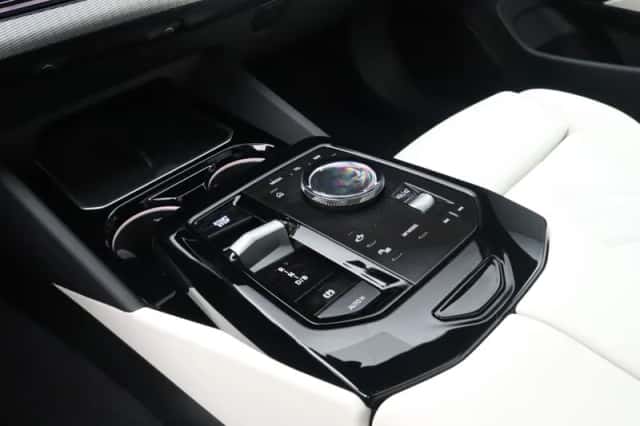 BMW i5 (2026) thumbnail 18