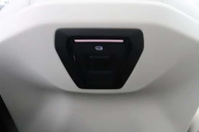 BMW i5 (2026) thumbnail 25