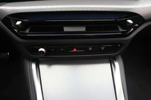 BMW i4 (2026) thumbnail 14