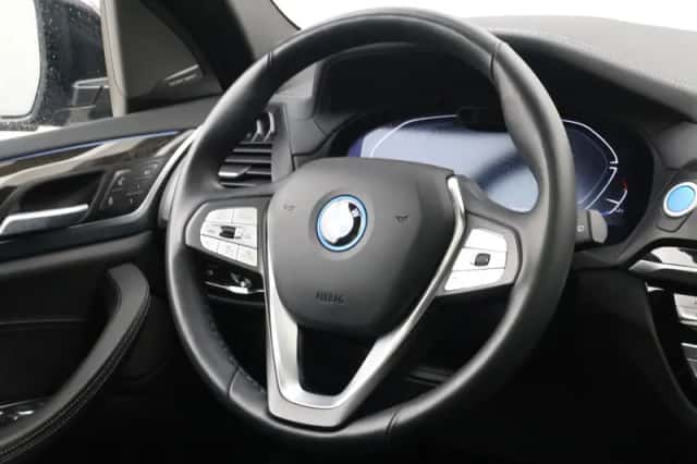 BMW iX3 (2021) thumbnail 2