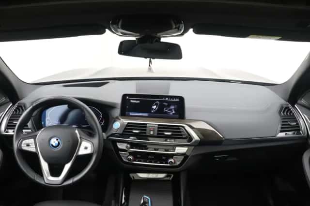 BMW iX3 (2021) thumbnail 12