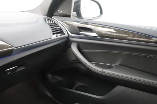 BMW iX3 (2021) thumbnail 13