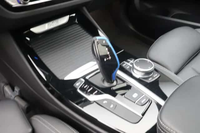 BMW iX3 (2021) thumbnail 16