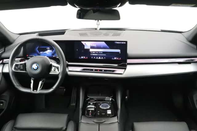 BMW i5 (2025) thumbnail 13
