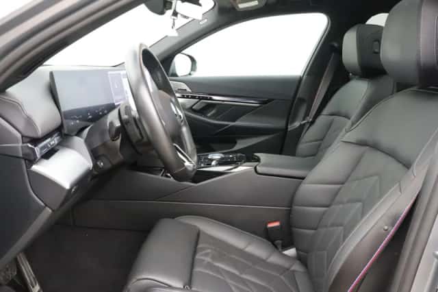 BMW i5 (2025) thumbnail 5
