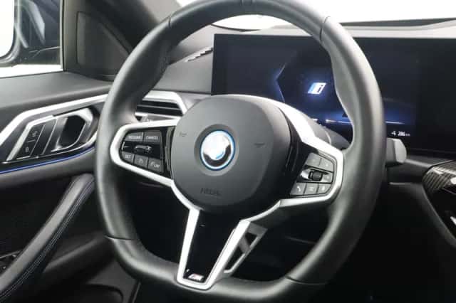 BMW i4 (2025) thumbnail 2