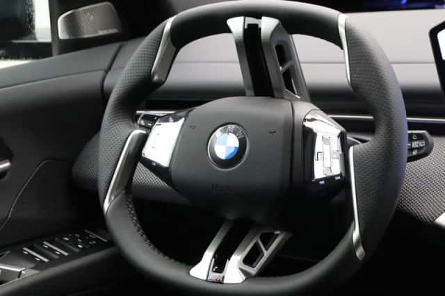 BMW iX3 (2026) thumbnail 2