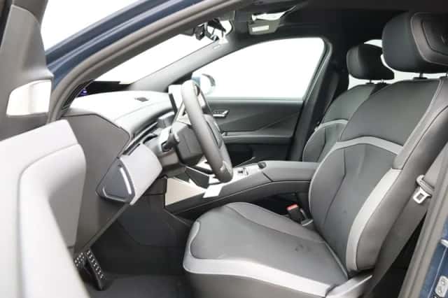 BMW iX3 (2026) thumbnail 4