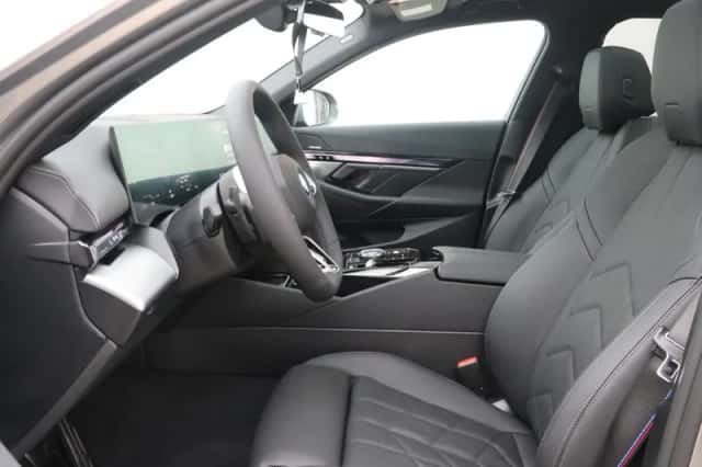BMW i5 (2026) thumbnail 5