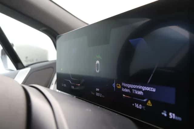 BMW iX (2026) thumbnail 3