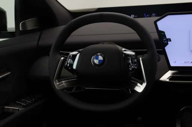 BMW iX3 (2026) thumbnail 2